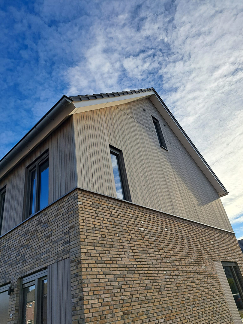 Huis gebouwd met natuurlijke materialen